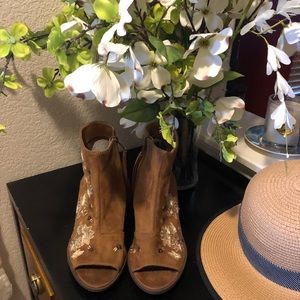 Women’s open toe/heel side zipper brushed leather